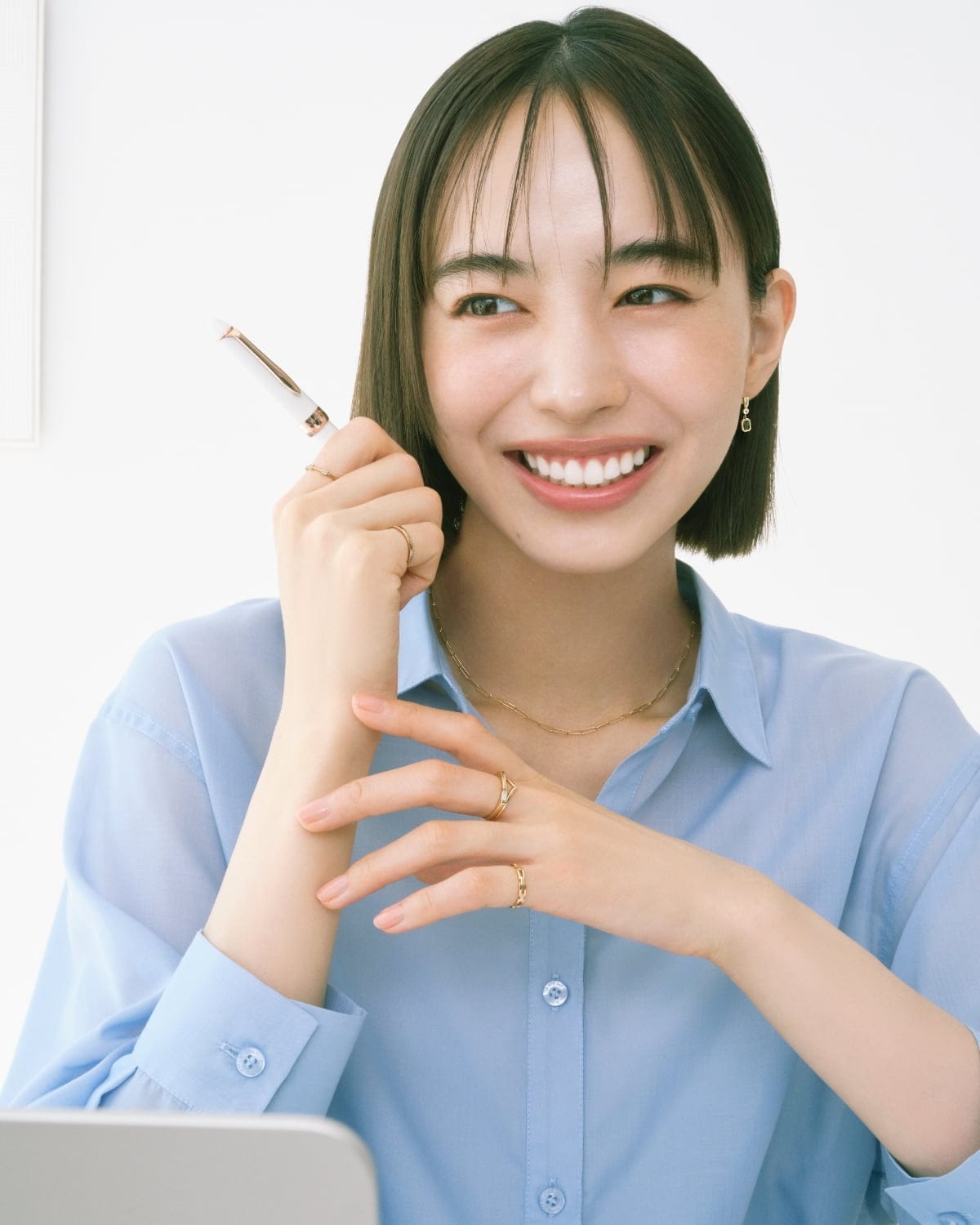 モデルがリングを着用している画像