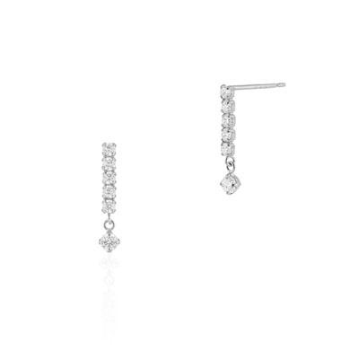 ココロK14ホワイトゴールドロングピアス ココロ様 専用K14ホワイトゴールドロングピアス - メルカリ